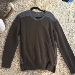 Gray Crewneck Sweater with Long Sleeves